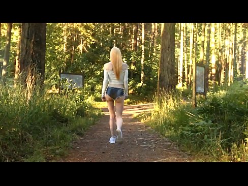 ❤️ Schöne Frau bewegt sich langsam, nicht nackt Video ☑ Porno fb bei de.corona-pass.ru ❤